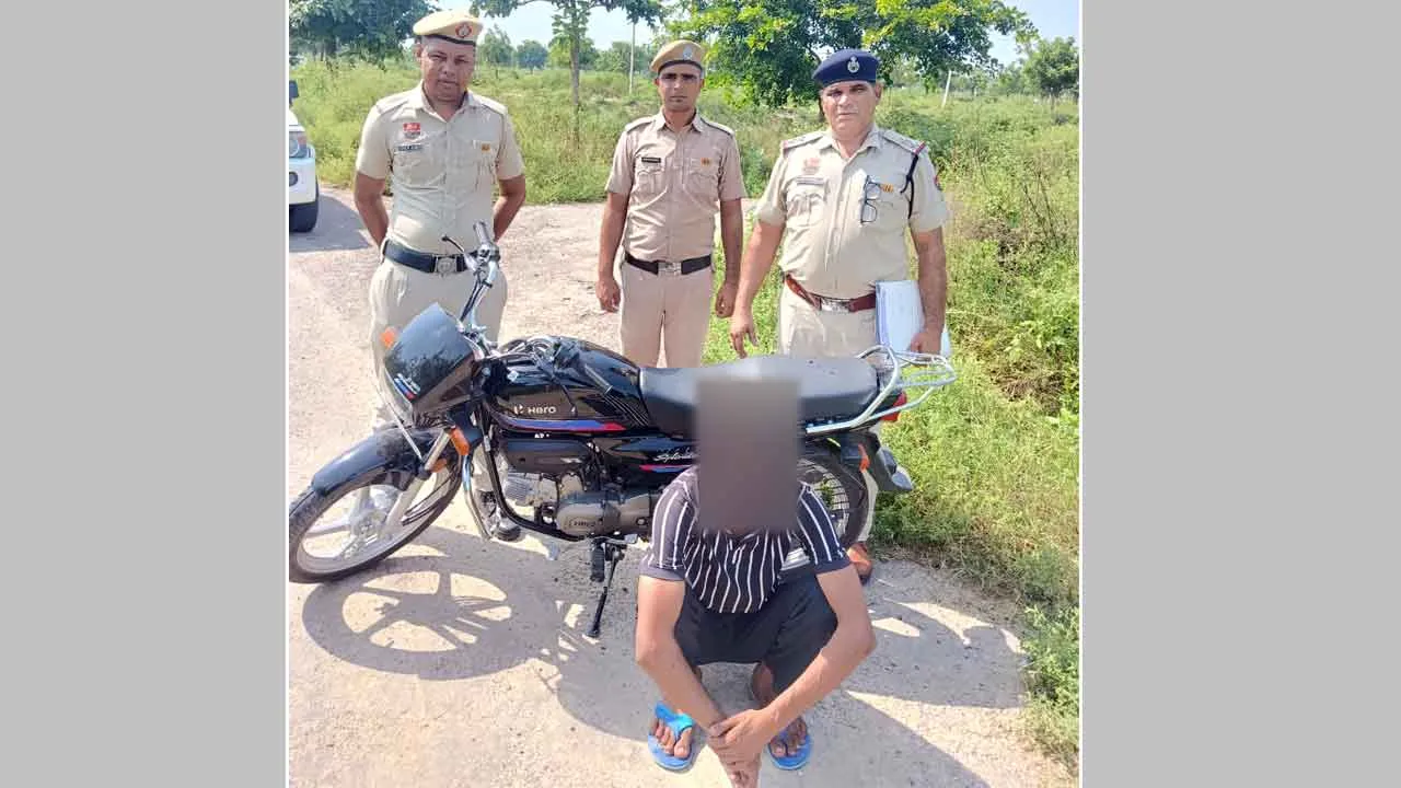 चोरी मामले में एक आरोपी गिरफ्तार, चोरी के पैसों से खरीदी गई मोटरसाइकिल भी बरामद