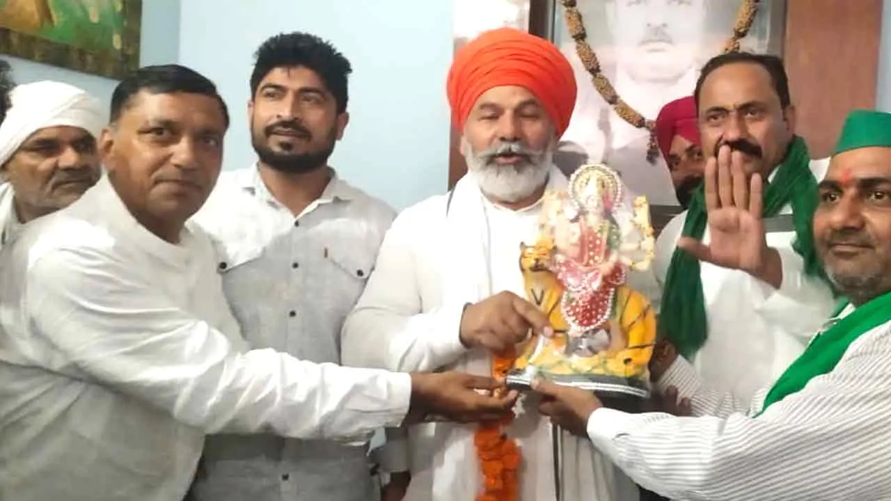 भाकियू के राष्ट्रीय प्रवक्ता राकेश टिकैत का भव्य अभिनंदन