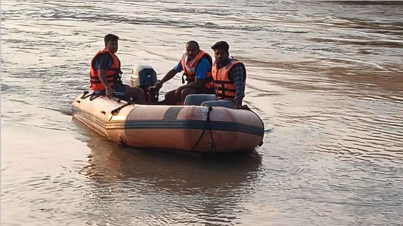 दो दिन बाद भी यमुना में कूदे बीएएमएस के छात्र का सुराग नही
