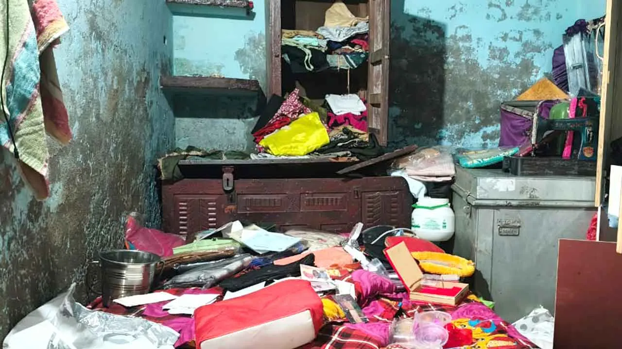 अज्ञात चोरों ने गांव झाड़खेड़ी में मकान से नकदी व जेवरात चुराए