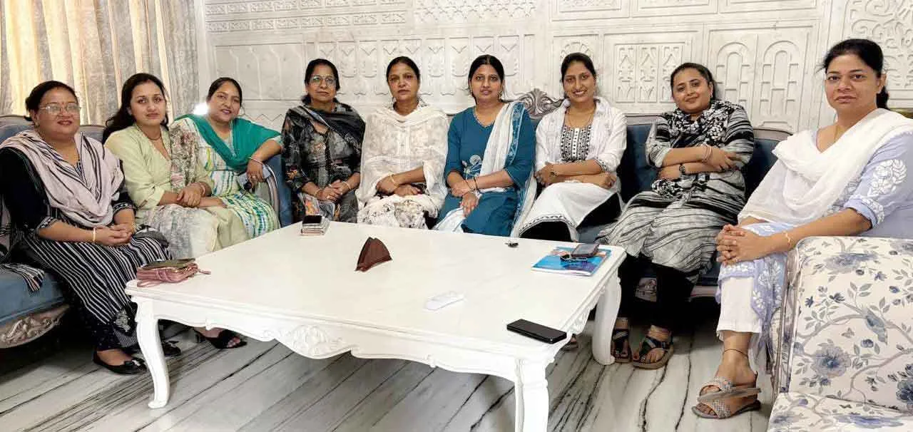 Karva Chauth 2025: दस अक्टूबर को मनाया जाएगा करवा चौथ का पर्व