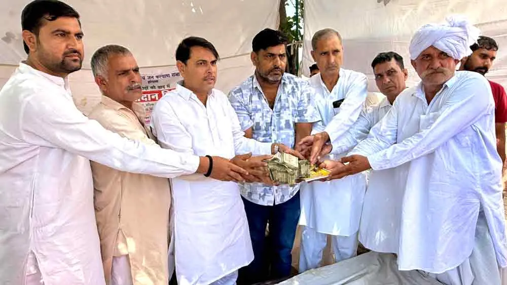 गंगाना गाँव से साढे सात लाख रुपए बाढ़ पीड़ितों की मदद के लिए भेजे
