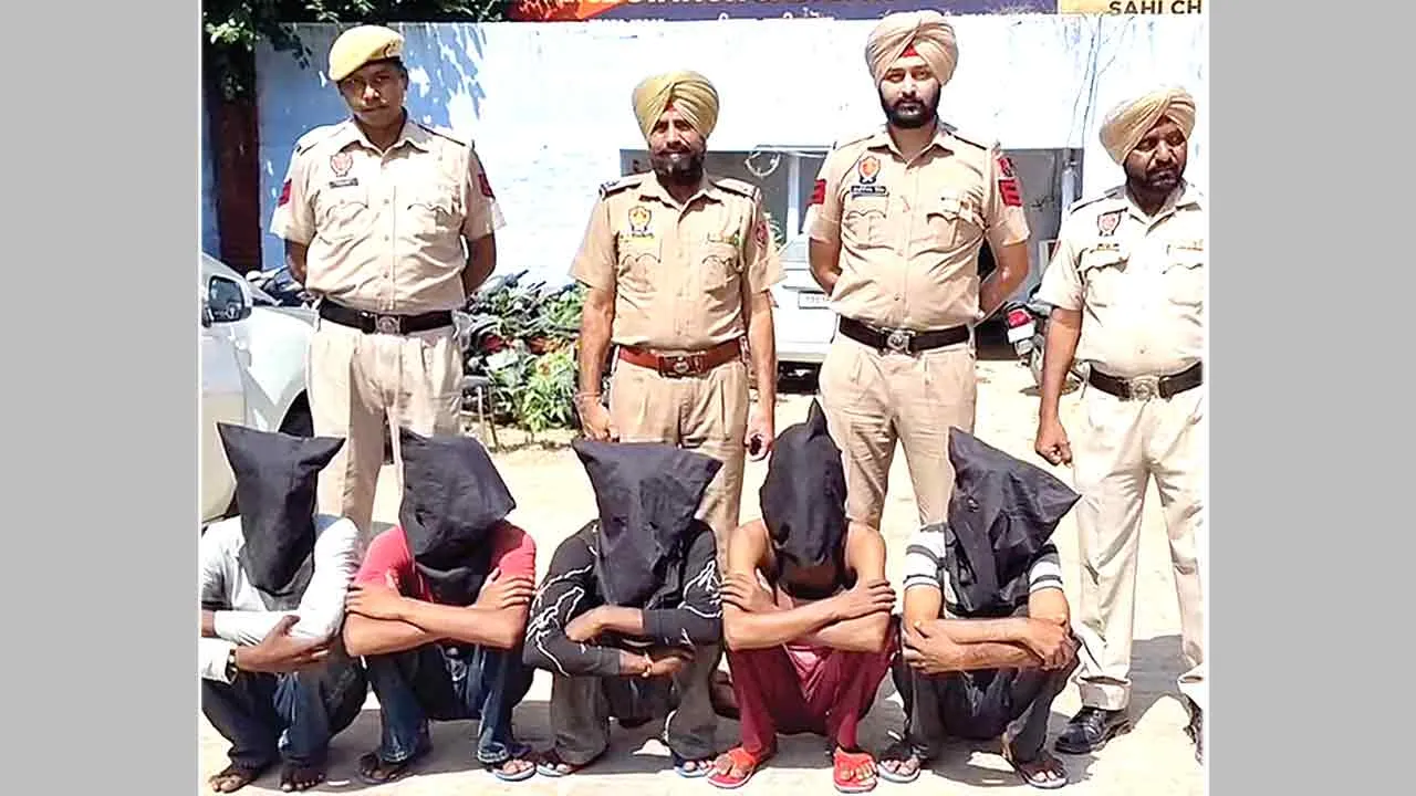 Robbers Arrested: लूटपाट गिरोह के पाँच सदस्य घातक हथियारों सहित गिरफ्तार