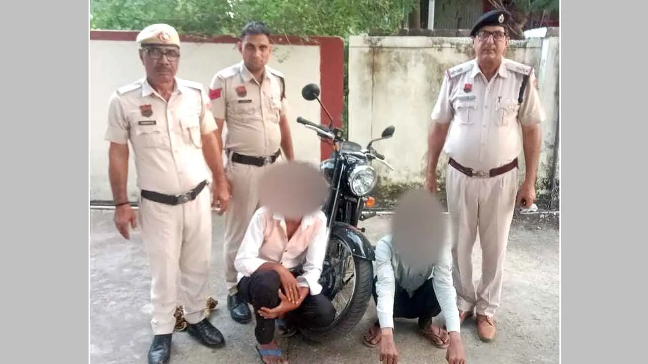 घर से सोना और चांदी के आभूषण चोरी के मामले में दो गिरफ्तार