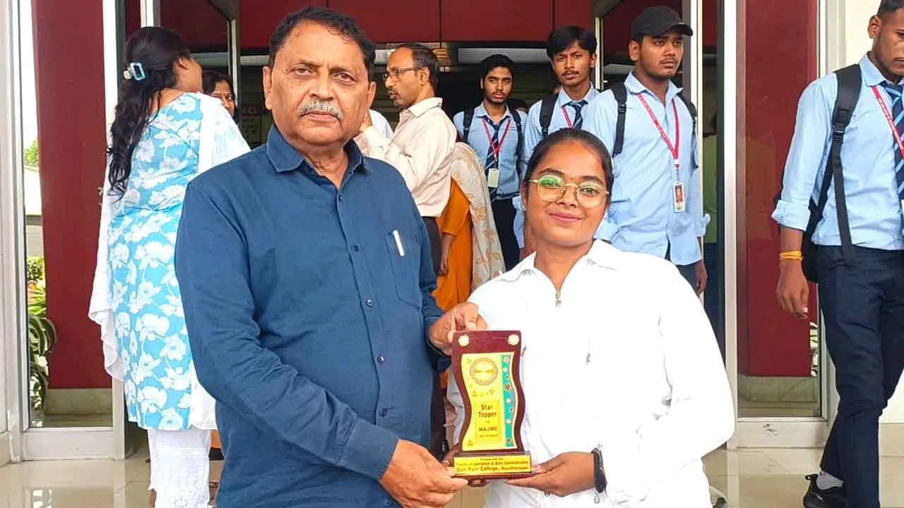 अनु सैनी ने एमएजेएमसी 4th सेमेस्टर में मारी बाजी, 87.4% अंकों के साथ रही अव्वल