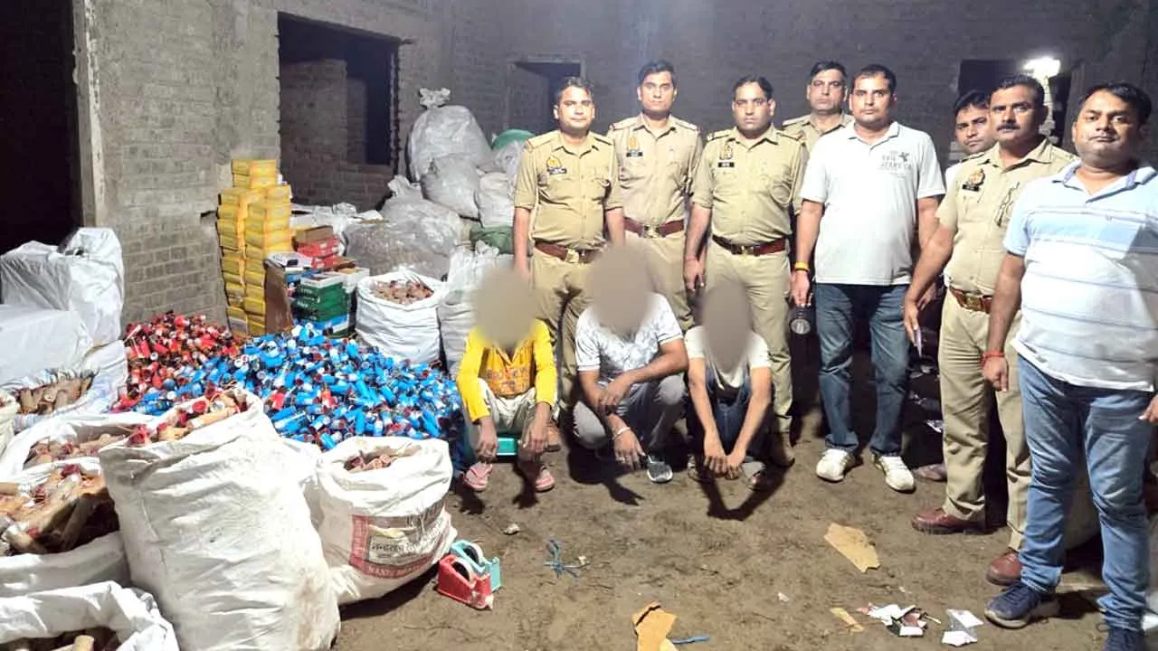 ग्राम बोडाकी में अवैध पटाखे बनाने वाली फैक्ट्री का पर्दाफाश