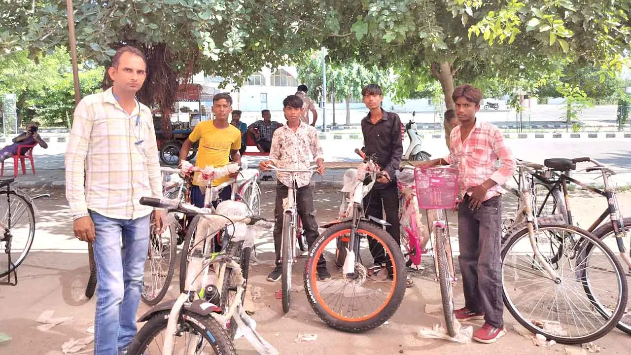 शिक्षा विभाग ने लगाया साइकिल मेला, 423 विद्यार्थियों ने पंसद की साइकिलें
