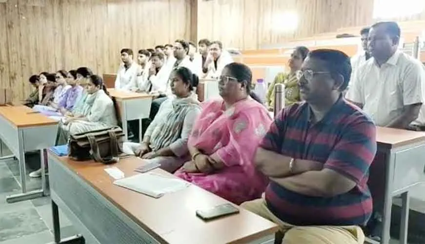 पूरे विश्व में पांच मिनट में दस व्यक्ति कर रहे आत्महत्या