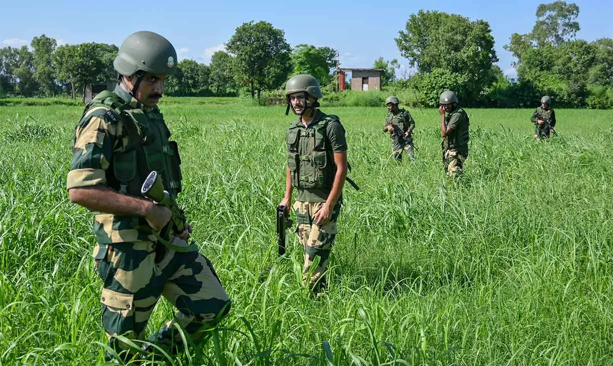 दीपावली का पर्व खुशी, एकता और रोशनी का प्रतीक, जो जवानों में भरता है उत्साह: आईजी