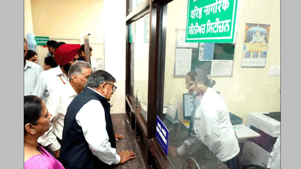 Punjab Governor: राज्यपाल ने चार आदर्श सेहत केंद्रों का किया दौरा