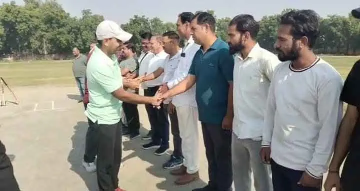 Friendly Cricket Match: प्रशासन-पुलिस और पत्रकारों के बीच हुआ मैत्री क्रिकेट मैच