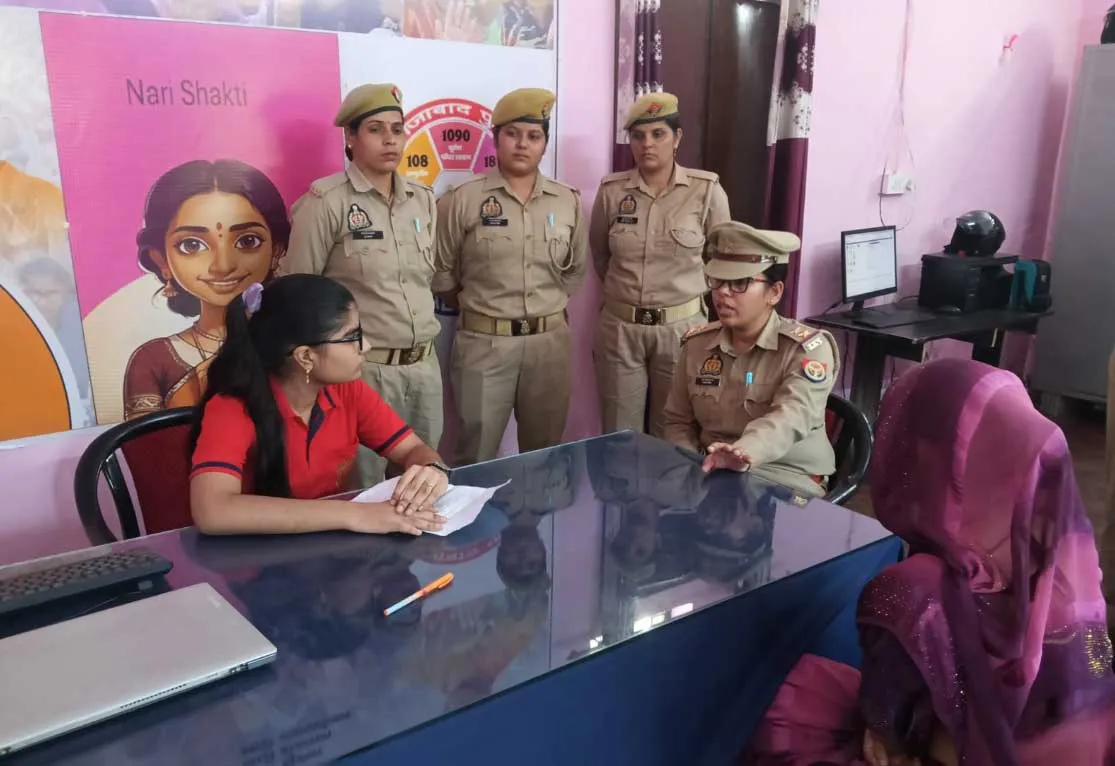 एक दिन की थाना प्रभारी सिरसागंज बनी कुमारी स्नेहा शर्मा