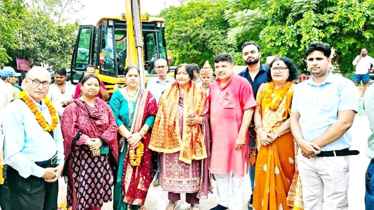 इंदिरापुरम में लगातार हो रहे हैं विकास कार्य: महापौर