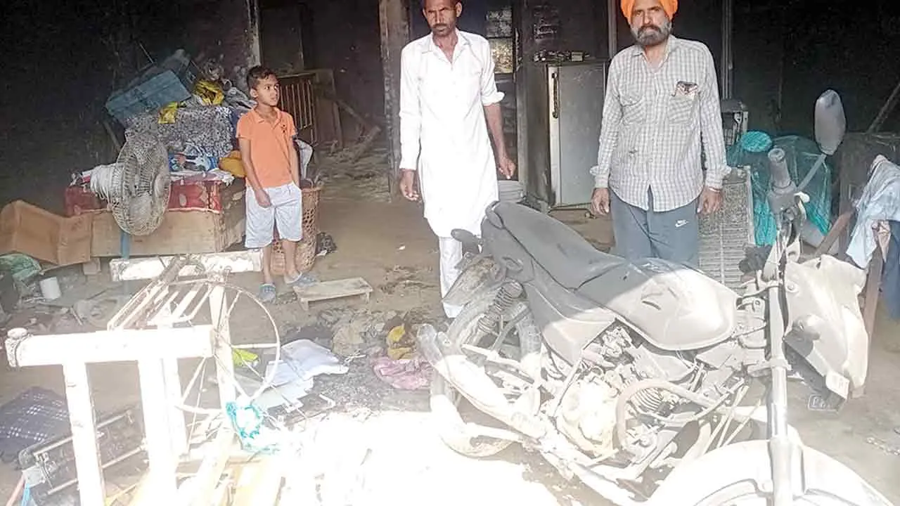 छाजली में घर में लगी भीषण आग, लाखों रुपयों का नुकसान