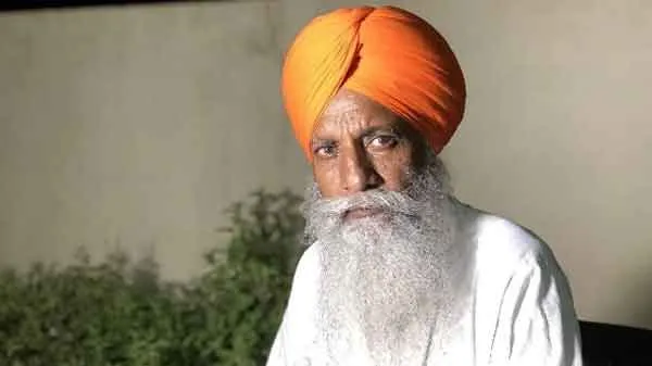 डीएफसी थप्पड़ कांड: चढूनी की गिरफ्तारी की मांग पर अड़े कर्मचारी, वर्क सस्पेंड कर धरने पर बैठे