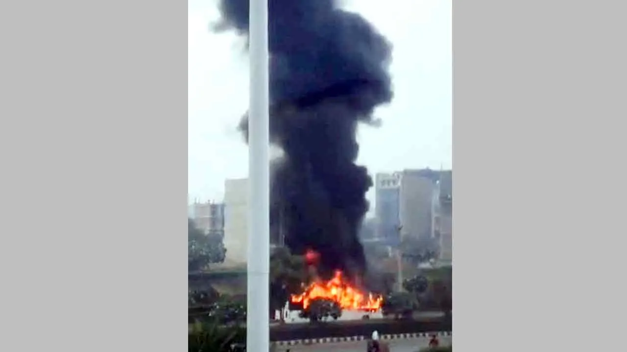 Gurugram Bus Fire: गुरुग्राम में चलती बस बनीं आग का गोला