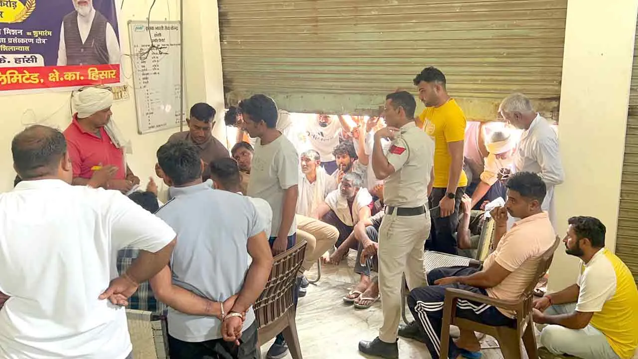 हांसी में डीएपी खाद के लिए हाहाकार