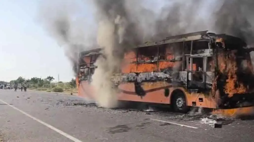 Jaisalmer-Jodhpur Bus Accident Updates: जोधपुर अस्पताल में शवों की डीएनए से पहचान जारी, परिजन मांग रहे 50 लाख मुआवजा