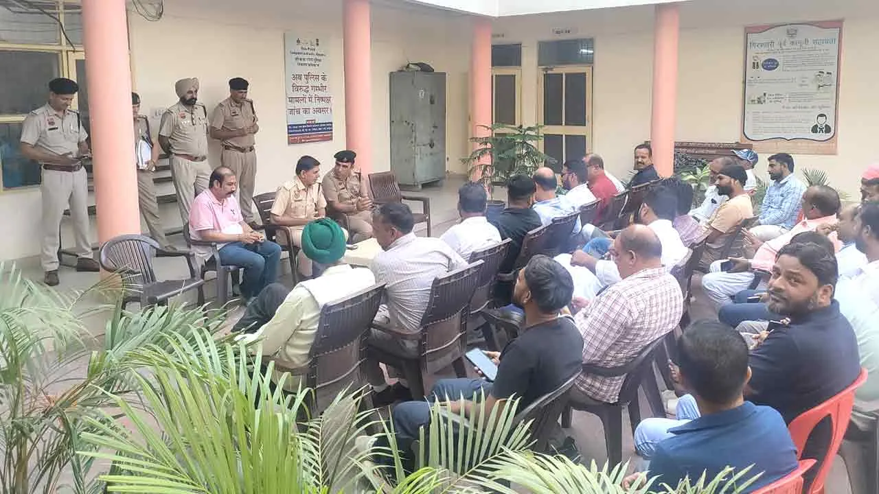 जाखल पुलिस की बैठक: पुलिस-मित्रों के साथ समन्वय और जागरूकता पर चर्चा