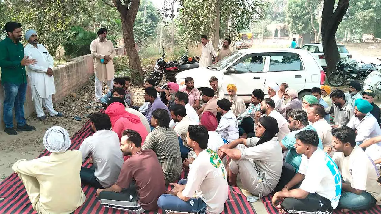 कन्या भ्रूण हत्या मामला: ग्रामीणों में रोष, जाखल पुलिस थाना के समक्ष धरना
