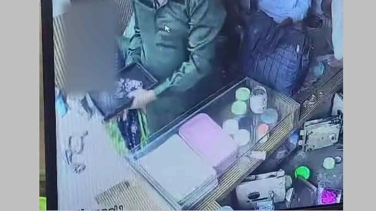 झज्जर में पलक झपकते ही ज्वलर्स की दुकान में लाखों की चोरी