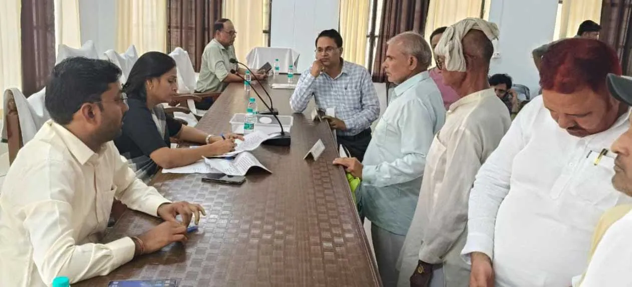 कैराना में एसडीएम व एएसपी ने सुनी जनसमस्याएं
