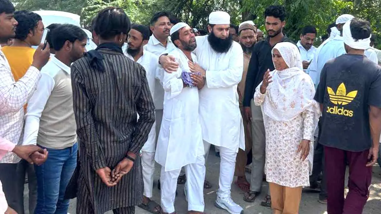 बाप-बेटी का शव बरामद, तीन भाई-बहनों की तलाश जारी
