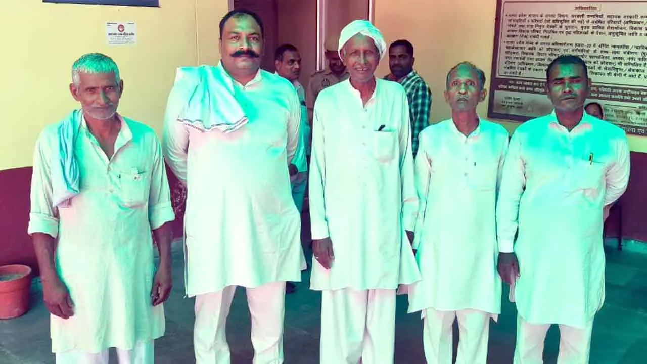 बुच्चाखेड़ी के डीलर पर उपभोक्ताओं का राशन डकारने का आरोप