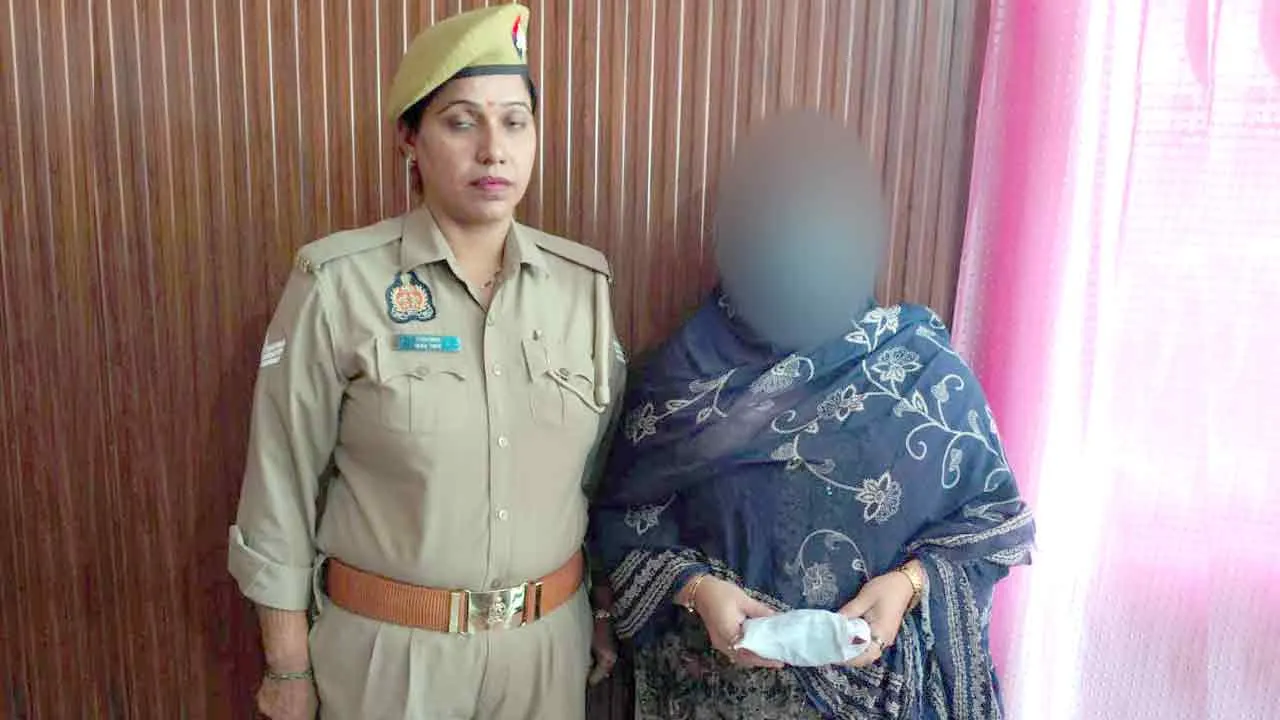 कुख्यात फुरकान की पत्नी गिरफ्तार, 23 लाख की स्मैक बरामद
