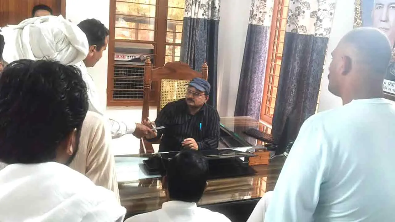 12 गन्ना क्रय केंद्रों को शामली शुगर मिल में शामिल करने की मांग