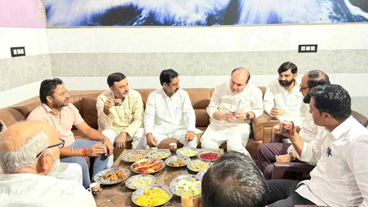 पूर्व ब्लाक प्रमुख चौधरी मांगा हसन के आवास पर विधायक अशरफ अली का स्वागत