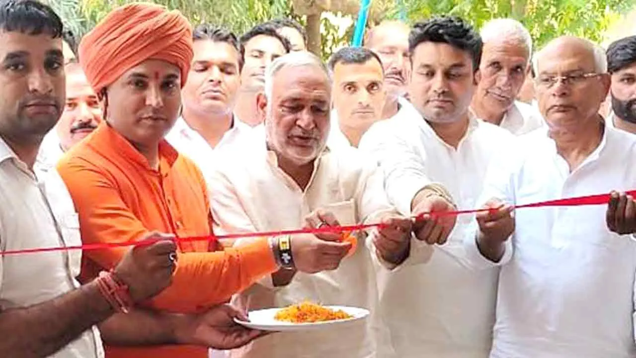 बुच्चाखेड़ी में फीता काटकर किया गया पुस्तकालय भवन का शुभारंभ