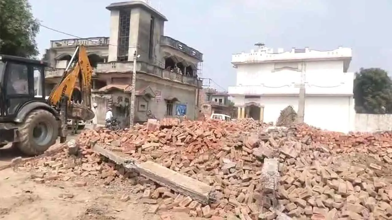राज्य सरकार की भूमि पर चल रहा अवैध निर्माण कराया ध्वस्त
