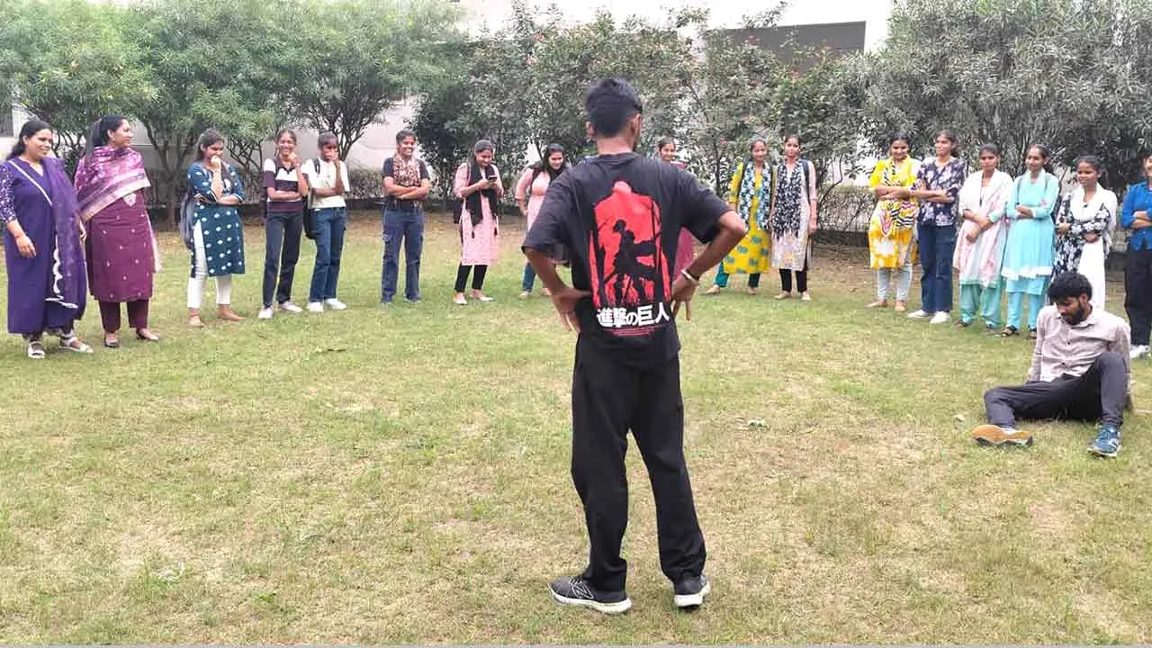 नाटक प्रस्तुत कर नशा मुक्त भारत बनाने का दिया संदेश