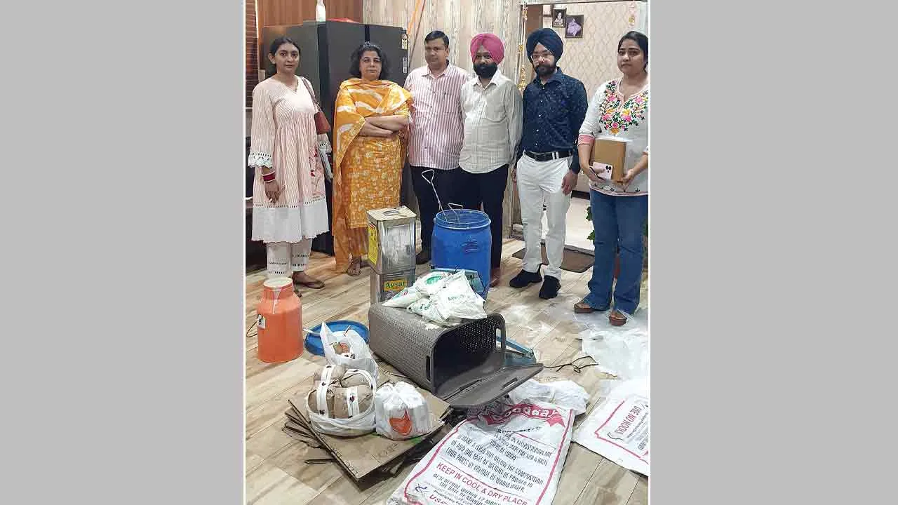 50 किलो मिलावटी देसी घी, क्रीम व सूखा दूध बरामद, महिला गिरफ्तार