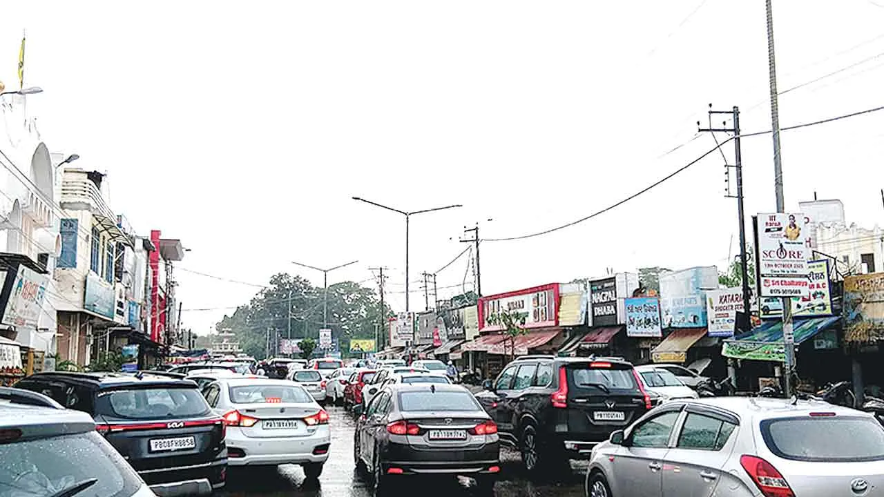 Rain: लगातार हो रही बारिश पट्यालवियों के लिए बनी परेशानी का ‘सबब’