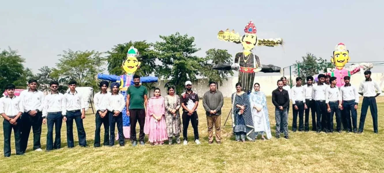 कैंब्रिज वर्ल्ड स्कूल में विजयदशमी व गांधी जयंती का भव्य आयोजन, बच्चों ने दिया संस्कृति व स्वच्छता का संदेश