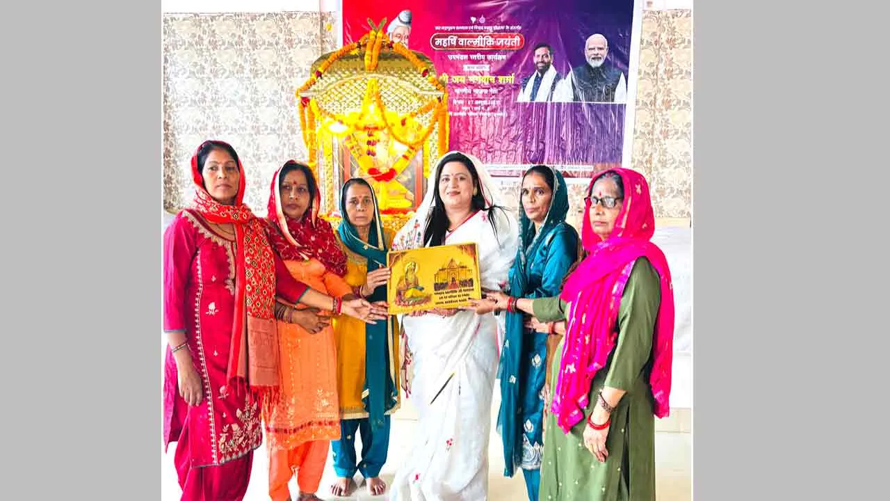 भगवान वाल्मीकि जयंती पर एकता और मानवता का संदेश – गीता शर्मा ने किया दीप प्रज्ज्वलन