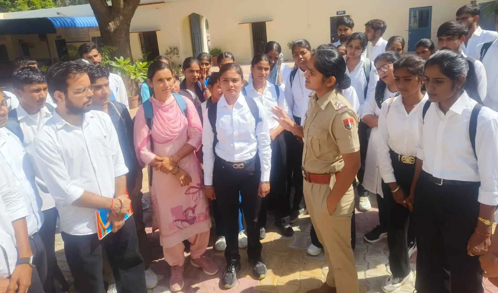 करीब से समझी पुलिस की कार्यप्रणाली