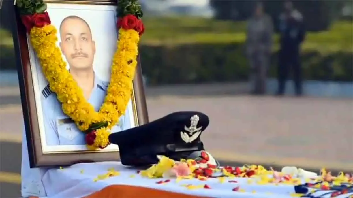 तेजस हादसे में शहीद वीर पायलट को अंतिम विदाई