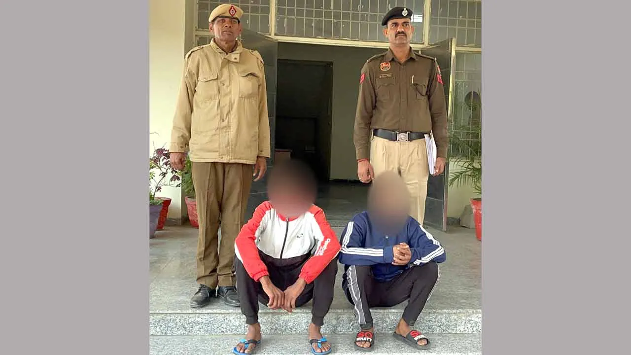 घर का ताला तोड़कर आभूषण व रुपए चुराने के मामले मेें दो गिरफ्तार