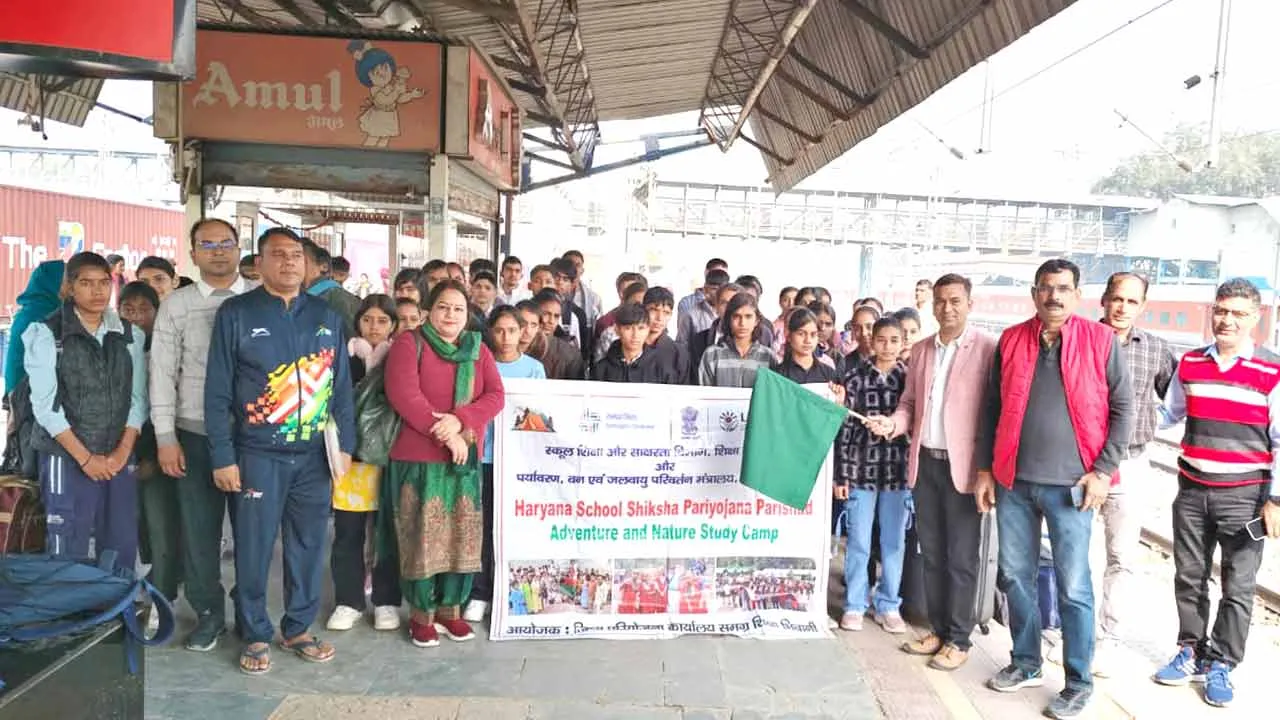 भिवानी से जैसलमेर के लिए 105 विद्यार्थियों का दल साहसिक एवं नेचर स्टडी कैंप हेतु रवाना