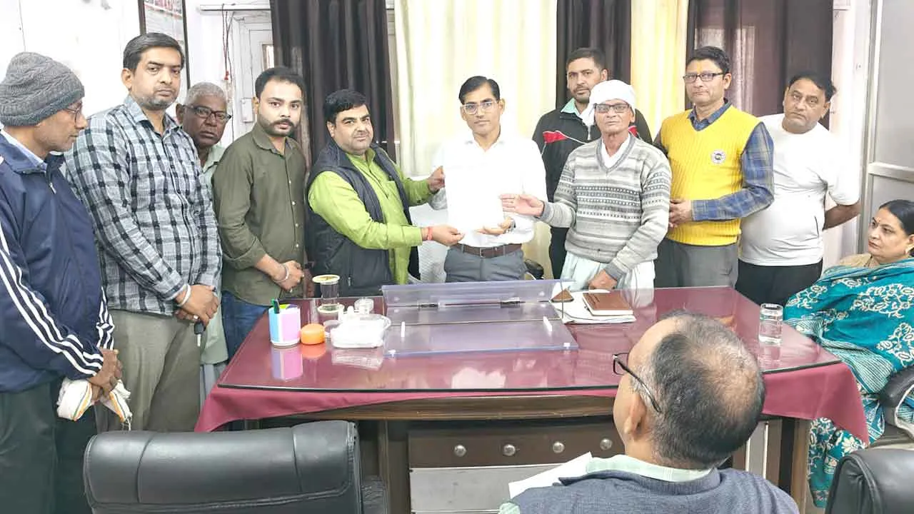 बकाया कमीशन, गेहूं की गुणवत्ता की जांच सहित 6 सूत्रीय मांगों को लेकर डिपो होल्डरों ने सौंपा ज्ञापन