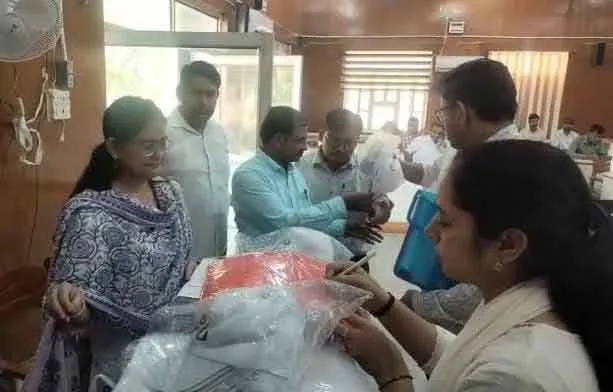 सुपरवाइजर को वितरित किए गणना प्रपत्र