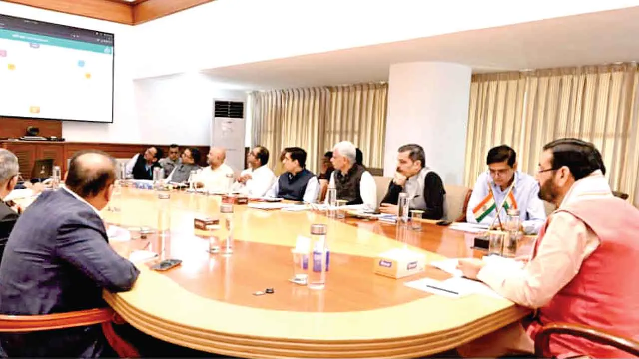 ‘म्हारी सड़क ऐप’ की शिकायतों पर कड़क हुए सीएम, 19 कार्यकारी अभियंताओं पर कार्रवाई के दिए निर्देश