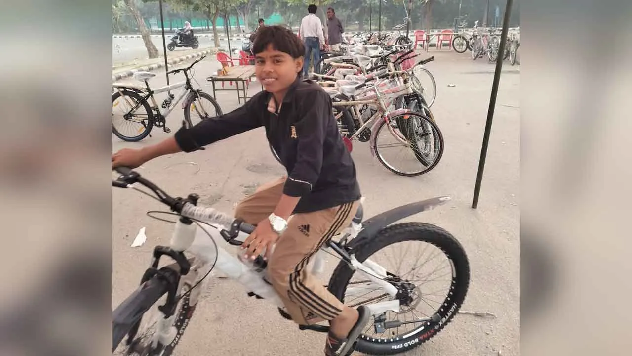 शहीद भगत सिंह स्टेडियम में हुआ साइकिल मेले का आयोजन, मेले में 20 इंची और 22 इंची के मिल रहे साइकिल