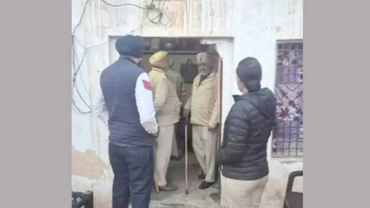 150 पुलिस कर्मियों ने ड्रग तस्करों के संदिग्ध ठिकाने तलाशे