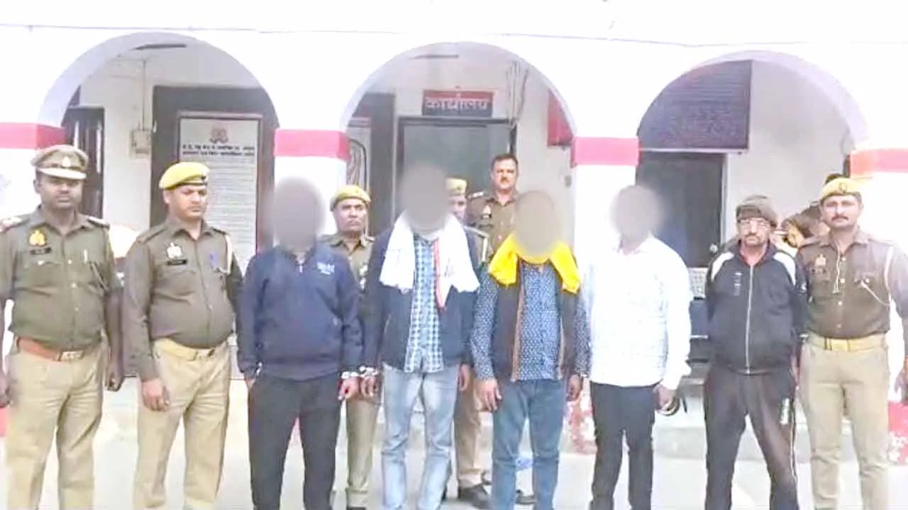 एसटीएफ यूनिट नोएडा व एका पुलिस की संयुक्त कार्यवाही में पैट्रोल पम्प संचालक समेत पांच गिरफ्तार
