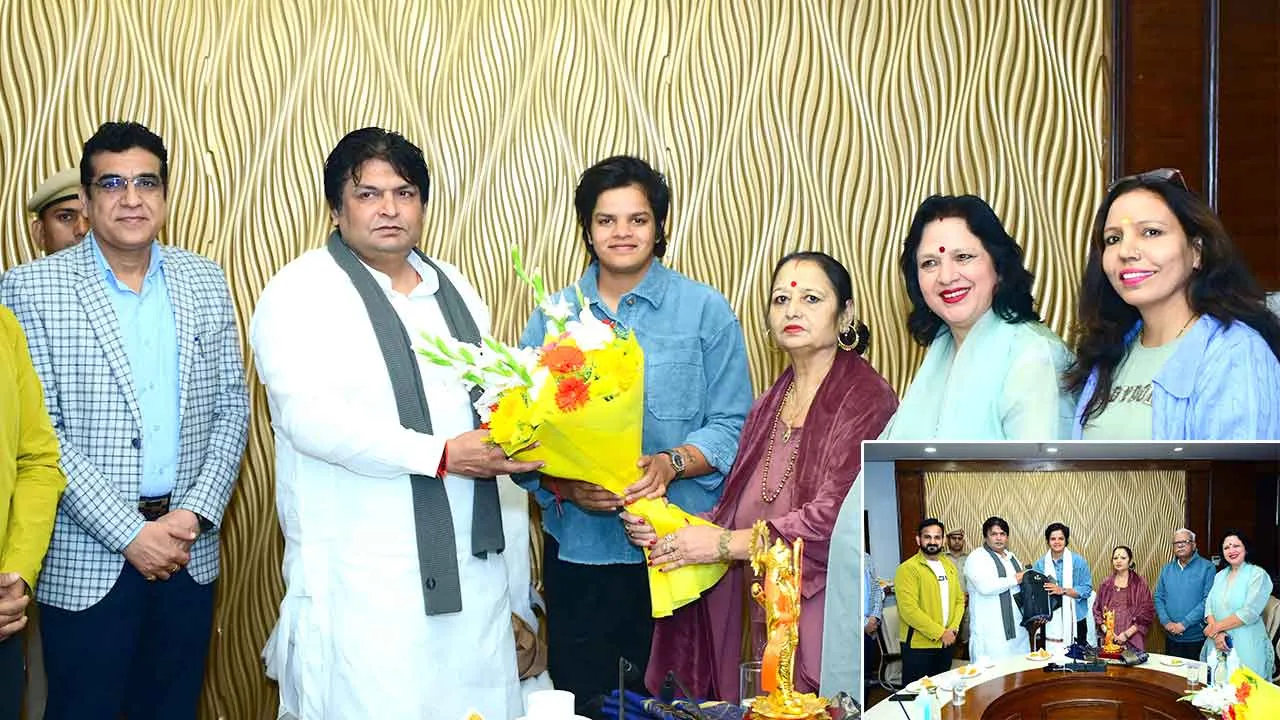 गुरुग्राम में क्रिकेट विश्व कप फाइनल की ‘प्लेयर ऑफ़ द मैच’ शेफाली वर्मा का हुआ सम्मान