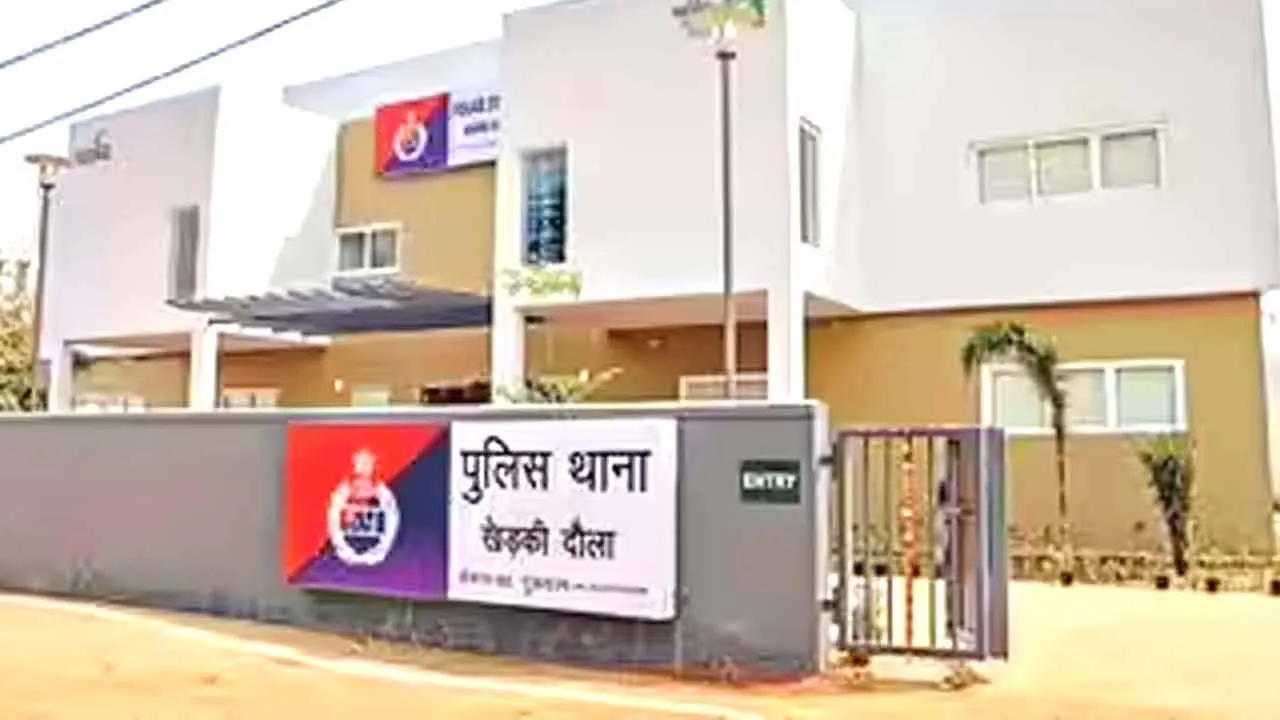 गर्दन में तेजधार हथियार घुसाकर व्यक्ति की हत्या, शव नाले में फेंका